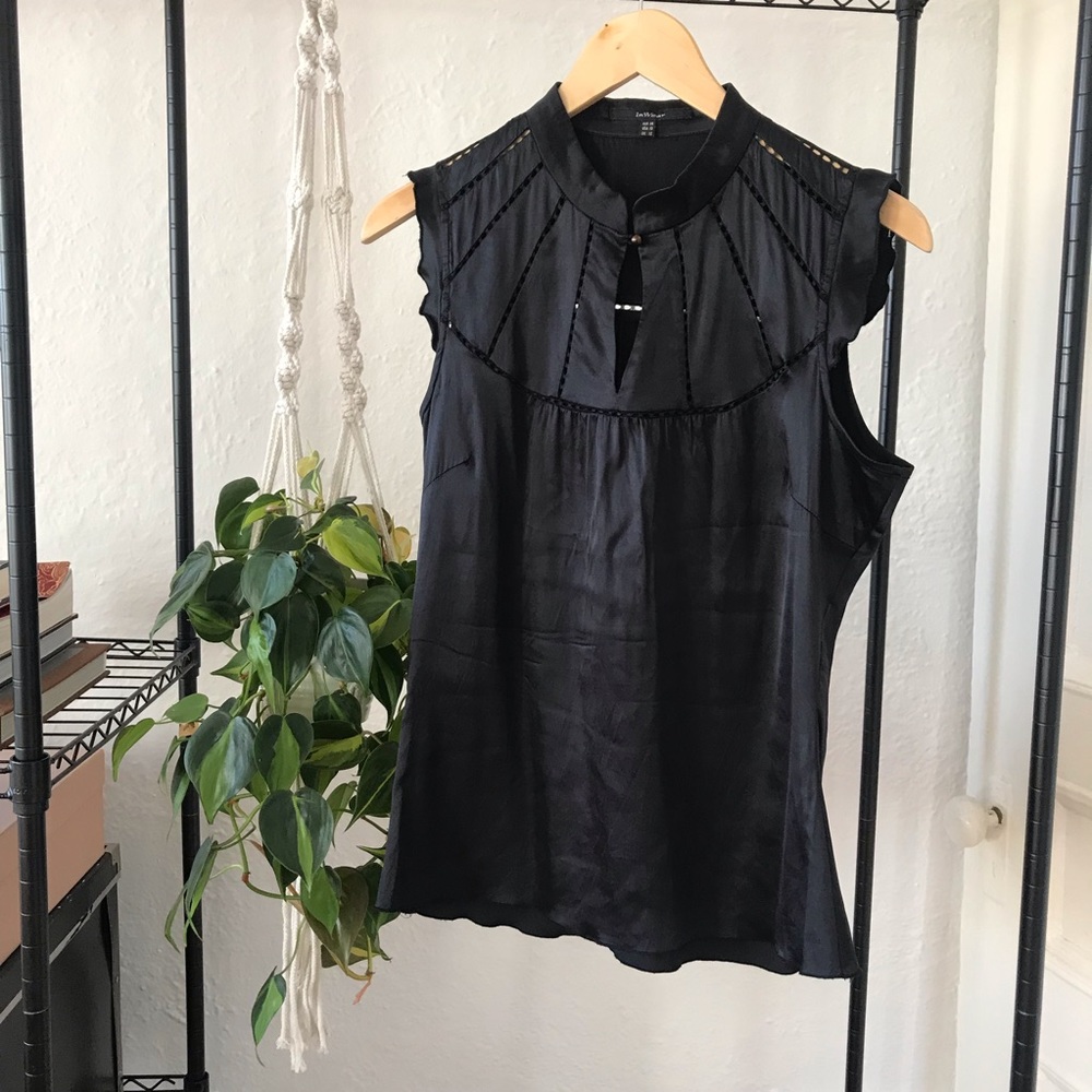 Stretch silk top with beautiful details